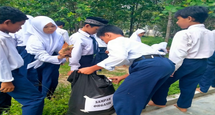 MTs NEGERI 1 BELITUNG LAKUKAN GERAKAN PUNGUT SAMPAH SAMBUT HARI PEDULI SAMPAH NASIONAL